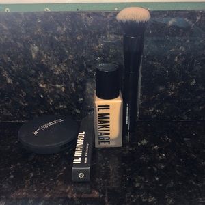 il MAKIAGE and IT celebration powder foundation